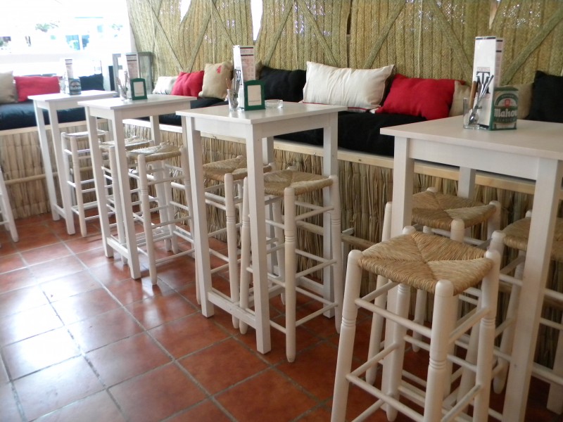 Taberna Makandé – Sillas y Mesas Peña Taberna Makandé – Sillas y Mesas Peña